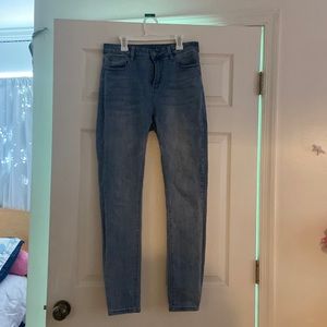 stretchable skinny jeans